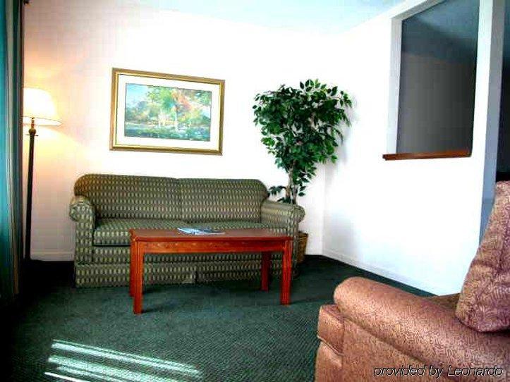 Red Roof Inn & Suites Monroe, Nc Buitenkant foto